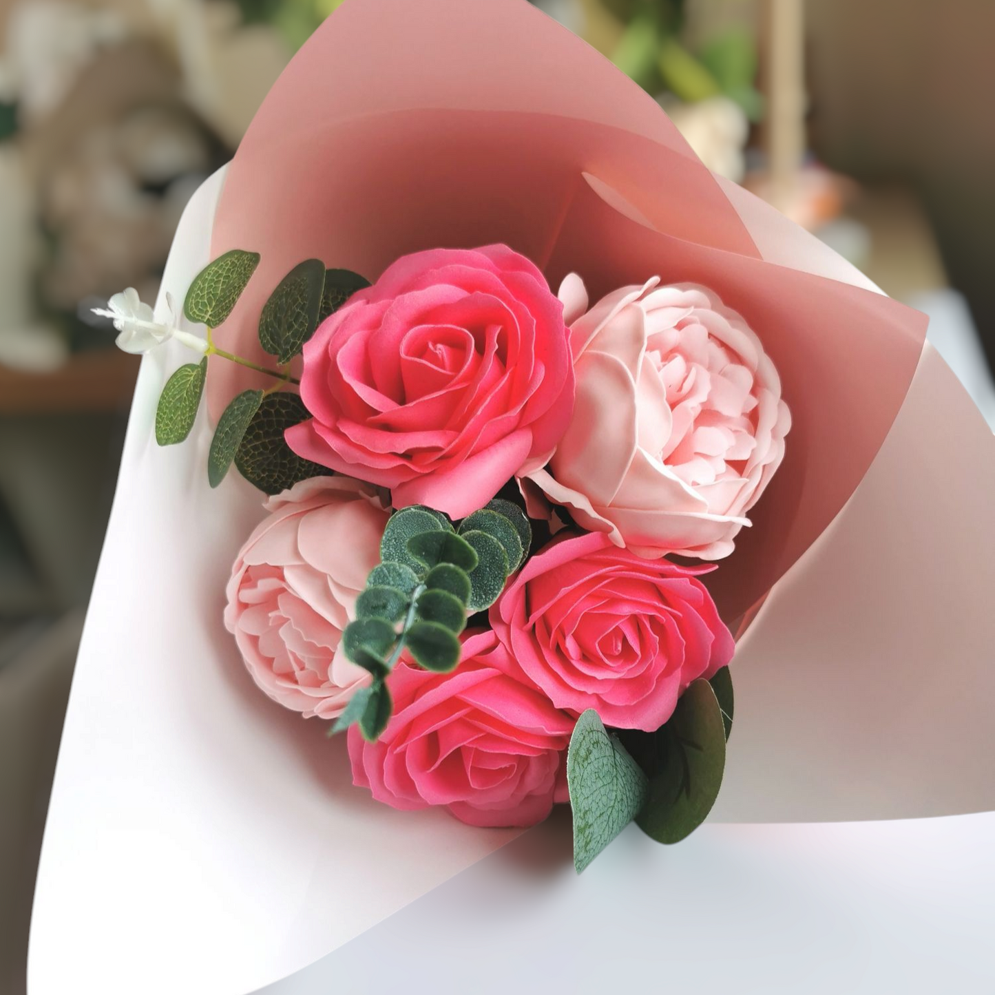 fleurs de savon, eucalyptus, fleurs séchées, fleurs éternelles, cadeau pour femme, cadeau pour homme, anniversaire, rose éternelle, fleurs de savon, cadeau original, cadeau chic, cadeau pour mariage, cadeau de naissance, cadeau pour jeune fille, rose, pivoine, cadeau tendance pas cher, cadeau chic, cadeau élégant pour femme, cadeau pour Noël, cadeau pour fête des mères, cadeau bonne fête mamie, cadeau fête des grands mères, cadeau pour maîtresse, cadeau pour mariage, cadeau original, fleurs de savon, cadeau