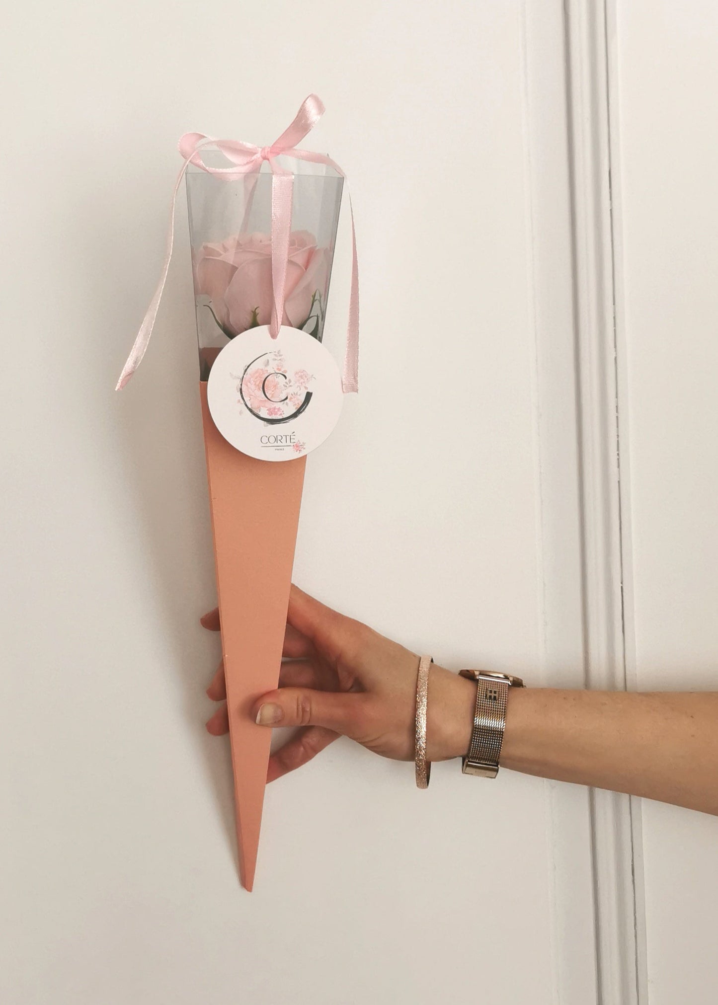 fleurs de savon, rose, cadeau pour femme, cadeau pour homme, anniversaire, rose éternelle, fleurs de savon, cadeau original, cadeau chic, cadeau pour mariage, cadeau de naissance, cadeau pour jeune fille, rose, pivoine, cadeau tendance pas cher, cadeau classe, cadeau élégant pour femme, cadeau pour Noël, cadeau pour fête des mères, cadeau bonne fête mamie, cadeau fête des grands mères, cadeau pour maîtresse, cadeau pour mariage, cadeau original, fleurs de savon.