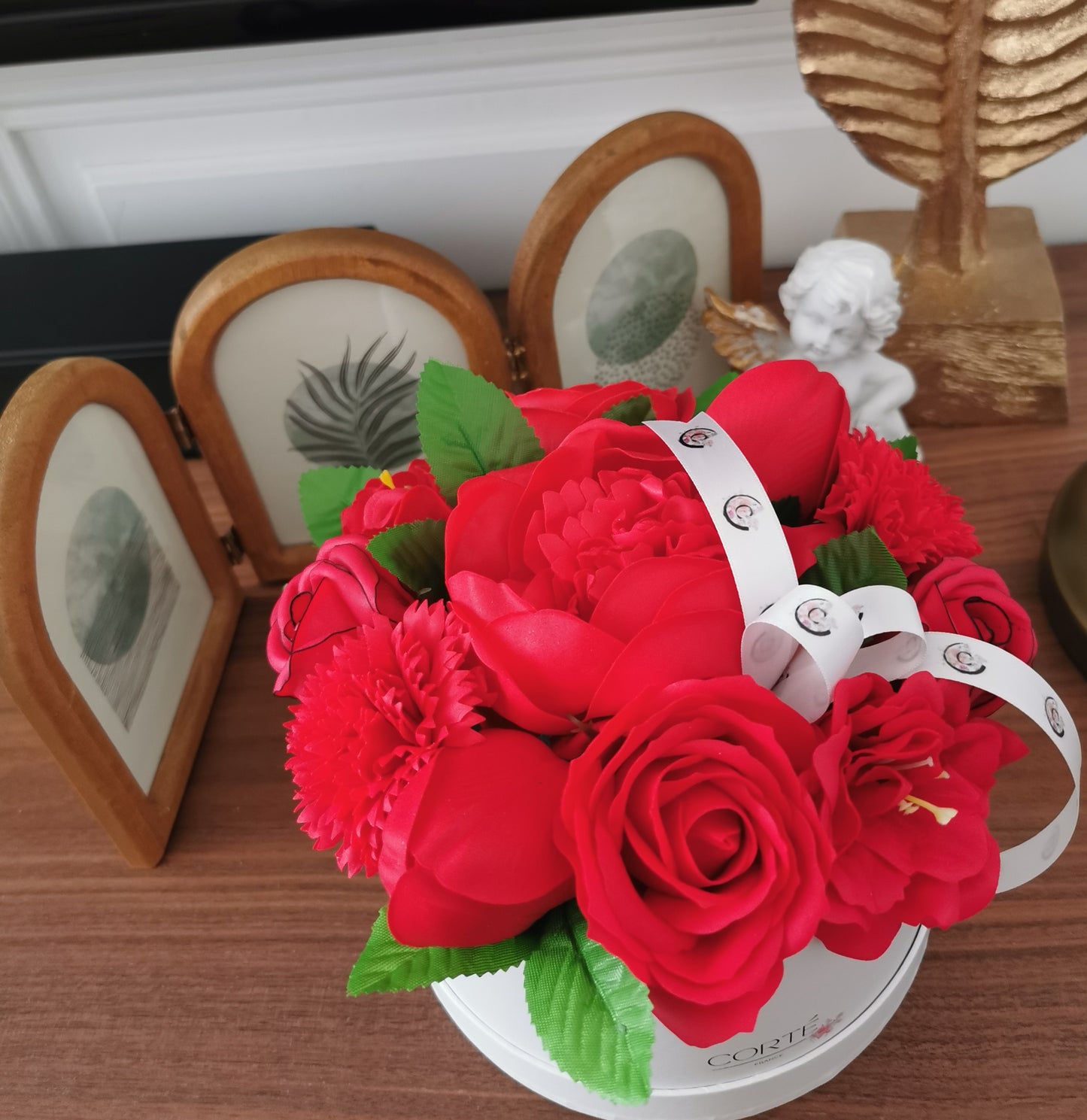Composition rouge passion Carmin, fleurs de savon variées ( rose, tulipe, oeillet...)