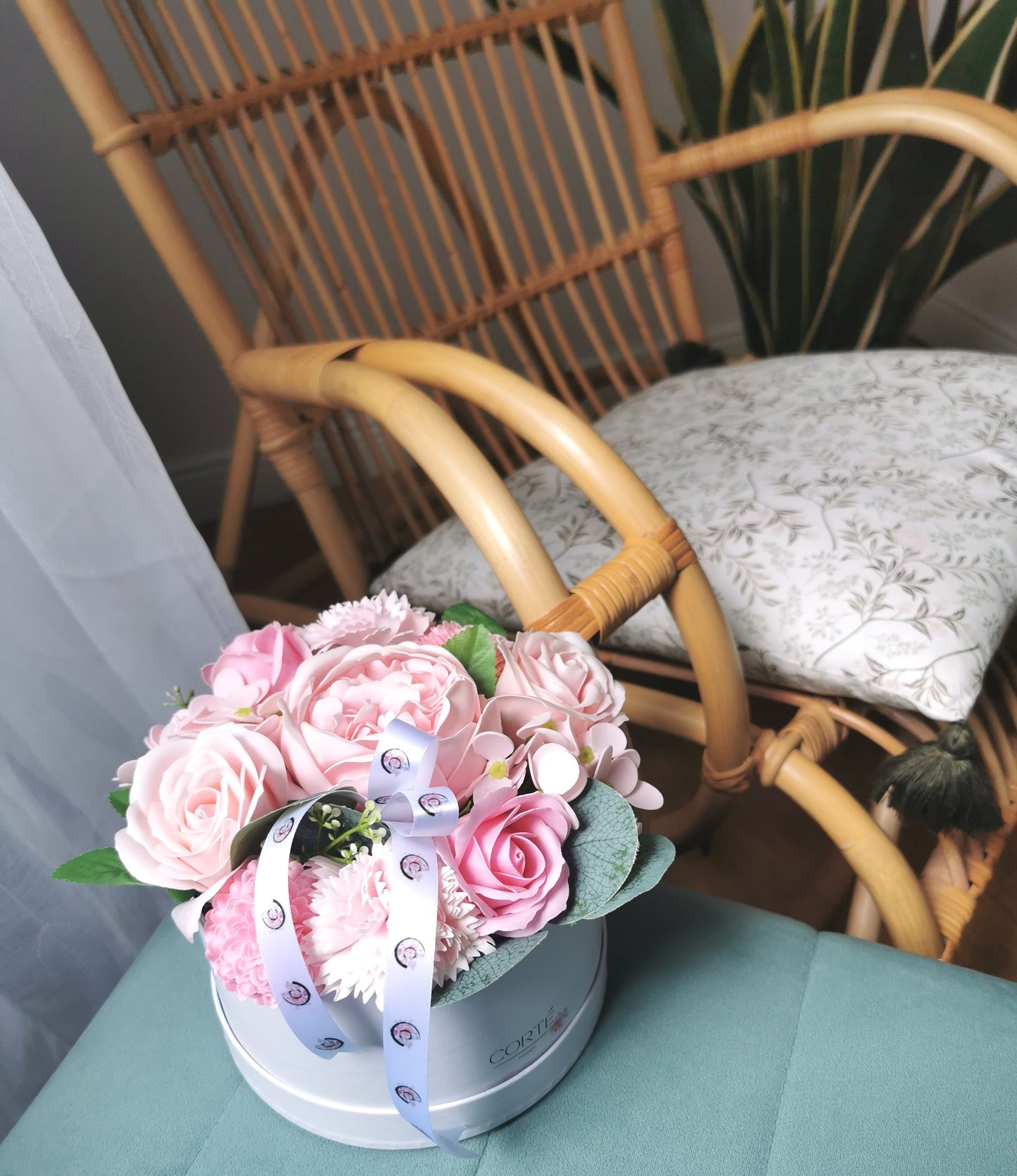 Composition Emma, fleurs de savon variées ( rose, pivoine, hortensia …)