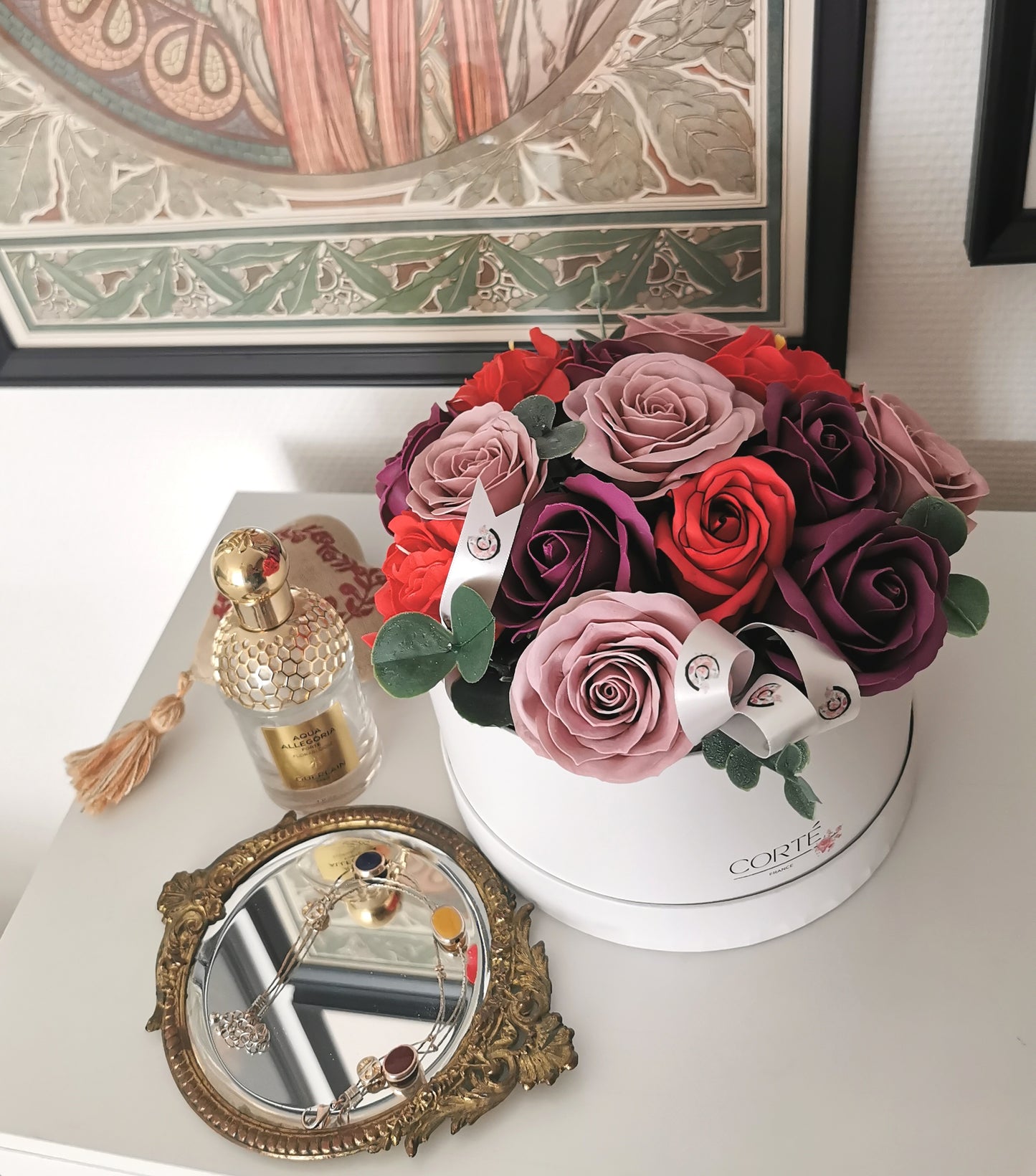 Composition Manolo, fleurs de savon variées (roses multiples, petites pivoines) - Corté France