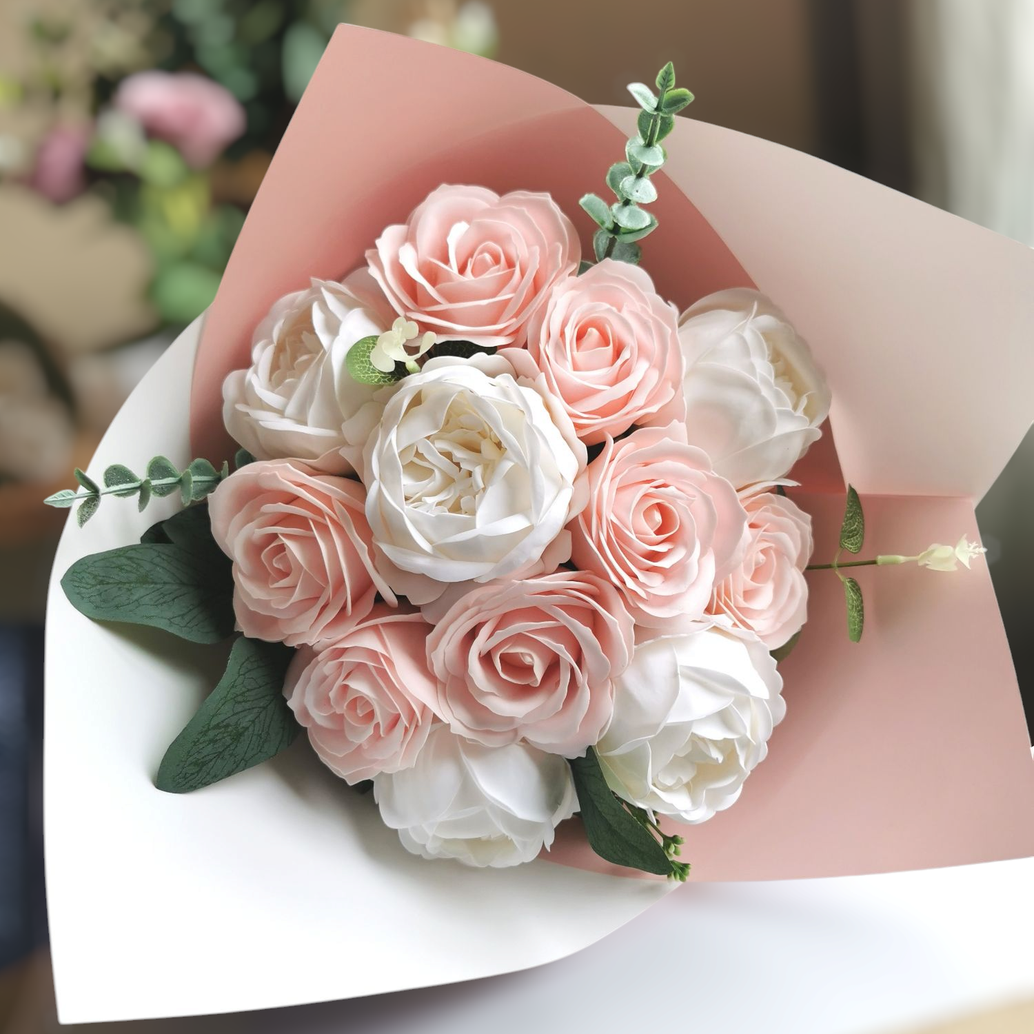 Corté France, artisan, fleurs de savon, cadeau pour femme, cadeau pour homme, anniversaire, rose éternelle, fleurs de savon, cadeau original, cadeau chic, cadeau pour mariage, cadeau de naissance, cadeau pour jeune fille, rose, pivoine, cadeau tendance pas cher, cadeau chic, cadeau élégant pour femme, cadeau pour Noël, cadeau pour fête des mères, cadeau bonne fête mamie, cadeau fête des grands mères, cadeau pour maîtresse, cadeau pour mariage, cadeau original, fleurs de savon, cadeau saint_valentin