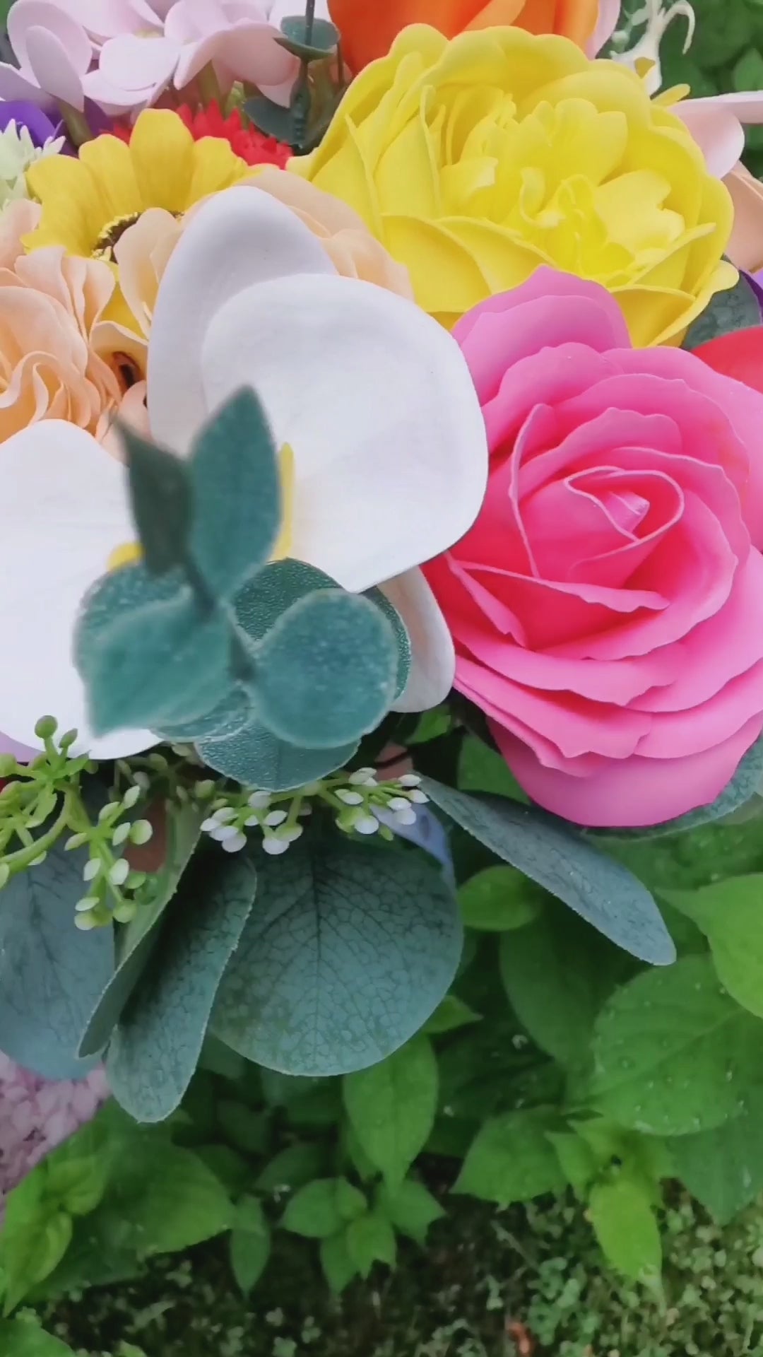 Bouquet de fleurs de savon coloré, édition limitée. Corté France